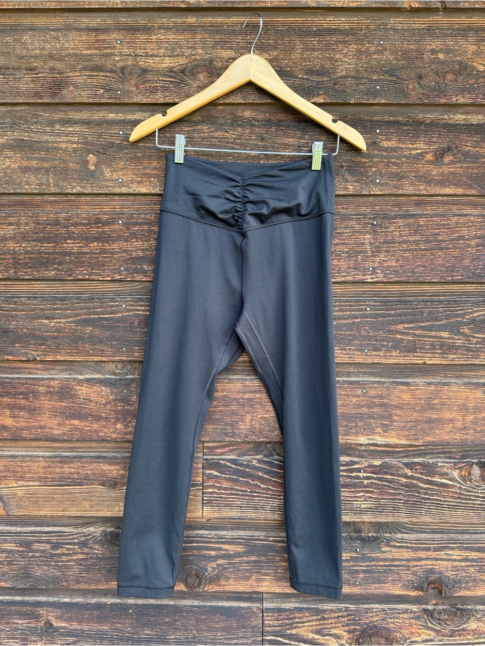Victoria’s Secret Black On Point Ruched Front Leggings, Small